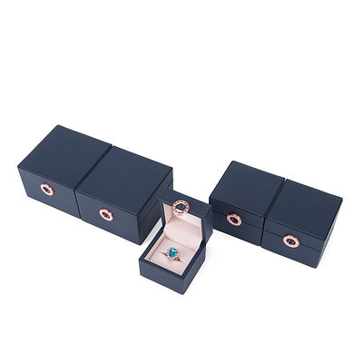 Caja de joyería de cuero PU de lujo con logotipo personalizado y estampado en caliente