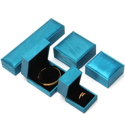 Logotipo personalizado Impreso Ring Box Hanhong 2022 Negro Revestimiento PU de Piel Joyería Package Set
