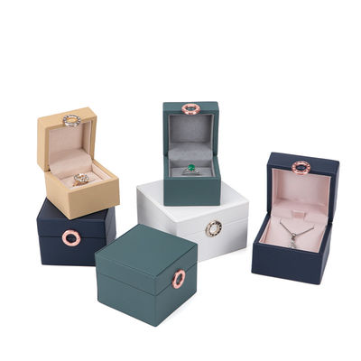 comprar Paquete de joyas Hanhong Cuatro hojas de trébol lujosa caja de anillo de cuero PU con logotipo personalizado online manufacture