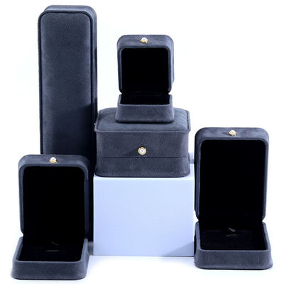 Caja de joyas de terciopelo gris hecha a mano para pulseras de lujo personalizadas con pendientes collar de perlas
