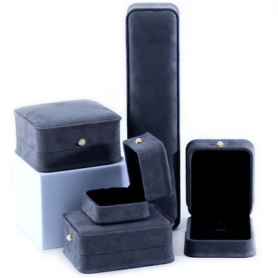 Caja de joyas de terciopelo gris hecha a mano para pulseras de lujo personalizadas con pendientes collar de perlas