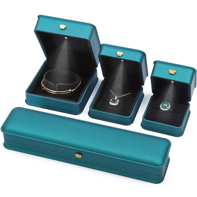 comprar Caja de joyería de luz verde claro para collar brazalete anillo aretes tamaño personalizado online manufacture