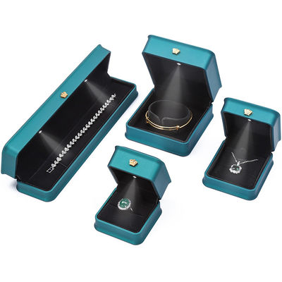 Caja de joyería de luz verde claro para collar brazalete anillo aretes tamaño personalizado
