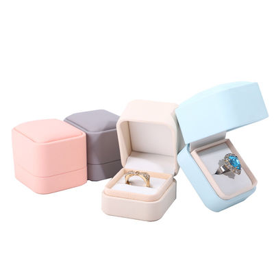 Logotipo personalizado Joyería Package Caja de cuero PU para aretes pulseras collares y anillos