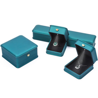 Caja de joyería de luz verde claro para collar brazalete anillo aretes tamaño personalizado