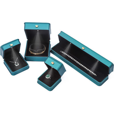 Caja de joyería de luz verde claro para collar brazalete anillo aretes tamaño personalizado