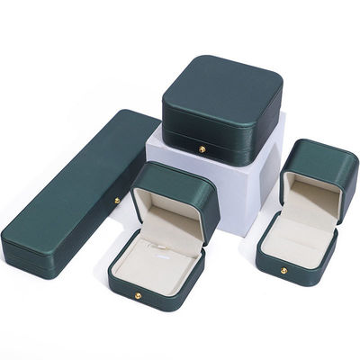 comprar El más nuevo estilo verde PU caja de embalaje de joyería de cuero para collar de boda aretes anillo online manufacture