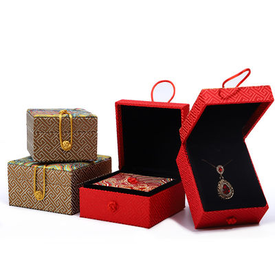comprar Cajas de joyería de terciopelo hechas a mano Material estilo chino Collar rojo Cuadro de almacenamiento de colgante online manufacture