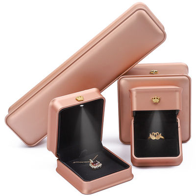 comprar Brazalete anillo de orejas caja de joyas LED juegos personalizados caja de joyas con logotipo al por mayor online manufacture