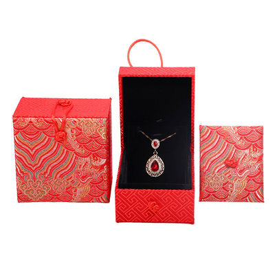 Cajas de joyería de terciopelo hechas a mano Material estilo chino Collar rojo Cuadro de almacenamiento de colgante