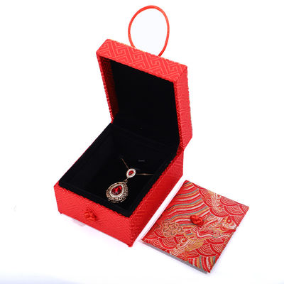 Cajas de joyería de terciopelo hechas a mano Material estilo chino Collar rojo Cuadro de almacenamiento de colgante