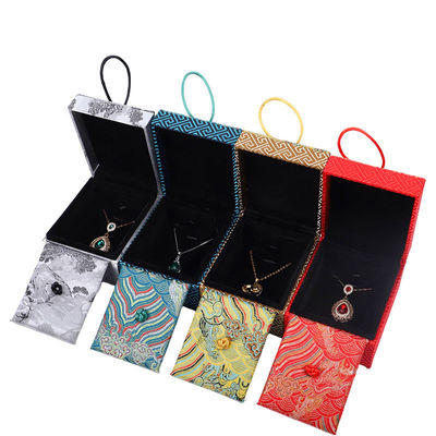 Cajas de joyería de terciopelo hechas a mano Material estilo chino Collar rojo Cuadro de almacenamiento de colgante