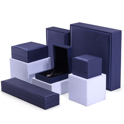 comprar Caja de embalaje de joyas de terciopelo hechas a mano de Hanhong para collar y anillo 9*9*4.5cm Cuero PU azul online manufacture
