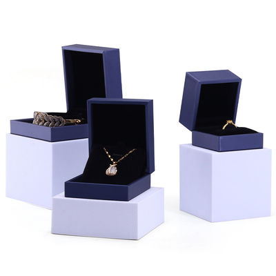 Caja de embalaje de joyas de terciopelo hechas a mano de Hanhong para collar y anillo 9*9*4.5cm Cuero PU azul