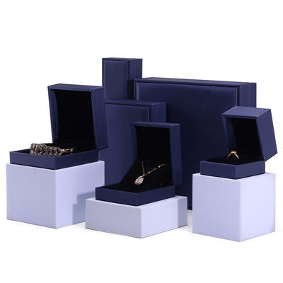 Caja de embalaje de joyas de terciopelo hechas a mano de Hanhong para collar y anillo 9*9*4.5cm Cuero PU azul
