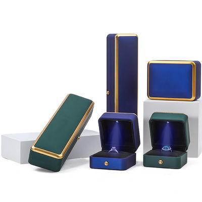 Organizador de caja de joyería de oro con adornos LED personalizado para brazalete collar de pendientes anillo
