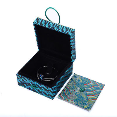 Caja de embalaje de joyas para brazalete estilo collar clásico Cuadro de almacenamiento de colgante 11*11*6,5cm