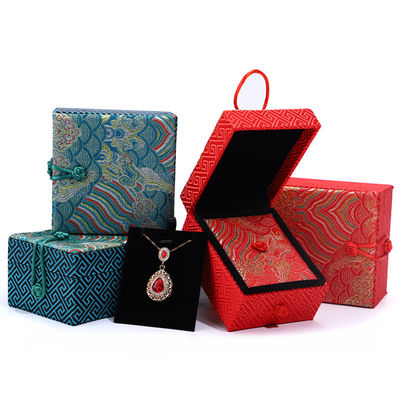 Caja de embalaje de joyas para brazalete estilo collar clásico Cuadro de almacenamiento de colgante 11*11*6,5cm
