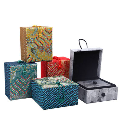Caja de almacenamiento de joyas de satén de oro para collar clásico colgante de Hanhong en estilo