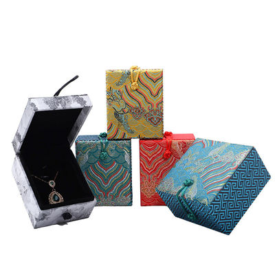 Caja de almacenamiento de joyas de satén de oro para collar clásico colgante de Hanhong en estilo