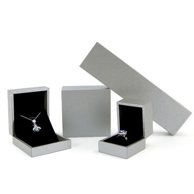 Tamaño personalizado Luxury Touch Cardboard Joyería Caja de embalaje para brazalete y anillo