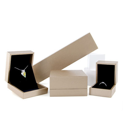 Tamaño personalizado Luxury Touch Cardboard Joyería Caja de embalaje para brazalete y anillo