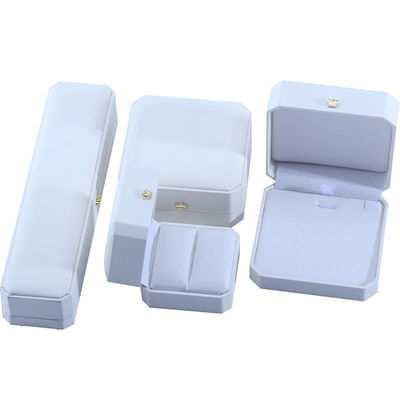 comprar Caja de joyería de cuero de PU blanco para la función de almacenamiento de joyas en forma de corona personalizada de Hanhong online manufacture