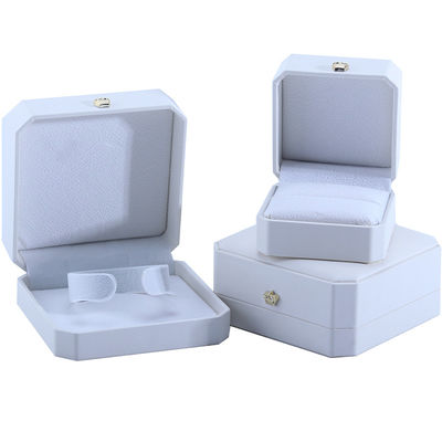 Caja de joyería de cuero de PU blanco para la función de almacenamiento de joyas en forma de corona personalizada de Hanhong