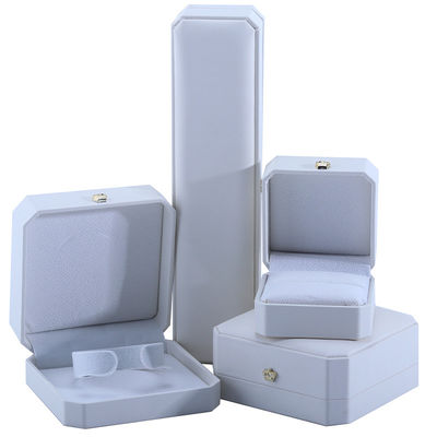 Caja de joyería de cuero de PU blanco para la función de almacenamiento de joyas en forma de corona personalizada de Hanhong