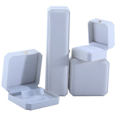 Caja de joyería de cuero de PU blanco para la función de almacenamiento de joyas en forma de corona personalizada de Hanhong