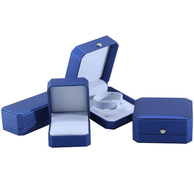 Caja de almacenamiento de joyas en forma de corona en cuero azul PU para anillos y accesorios
