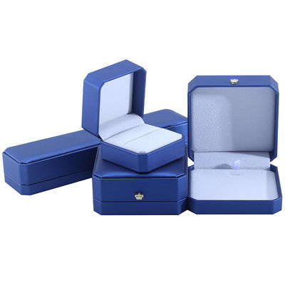 Caja de almacenamiento de joyas en forma de corona en cuero azul PU para anillos y accesorios