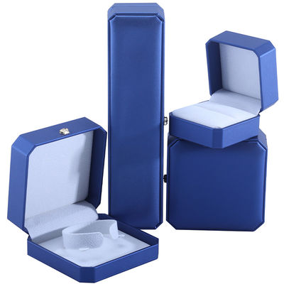 Caja de almacenamiento de joyas en forma de corona en cuero azul PU para anillos y accesorios
