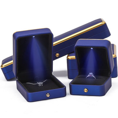comprar Brazalete Collar Orecillos Anillo Caja de joyas con material ecológico y luz LED online manufacture