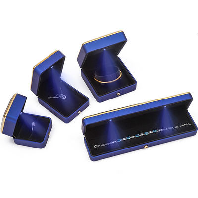 Brazalete Collar Orecillos Anillo Caja de joyas con material ecológico y luz LED