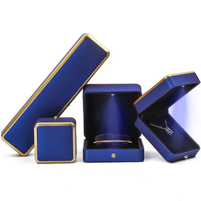 Brazalete Collar Orecillos Anillo Caja de joyas con material ecológico y luz LED