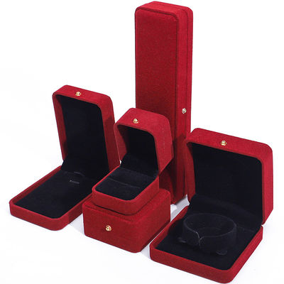 comprar Caja de embalaje de joyas de terciopelo rojo de lujo personalizado para collar brazalete aretes anillo online manufacture