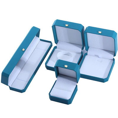 comprar Caja de almacenamiento de joyas en forma de corona personalizada en cuero verde de PU para pulseras y aretes online manufacture