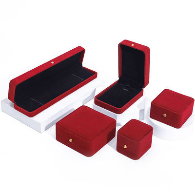 Lujo Red Velvet joyería caja de embalaje para collar brazalete aretes anillo