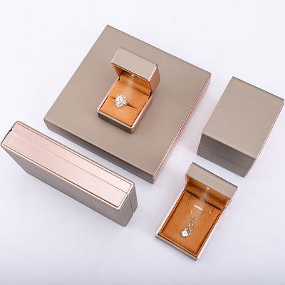 OEM PU cuero LED caja de joyería, Handy cuadrada joyería de lujo packaging box set
