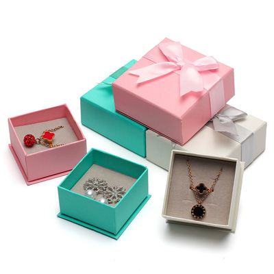 comprar Hanhong Logotipo personalizado paquete de joyas para niñas aretes Mini papel de color de terciopelo caja de regalo online manufacture