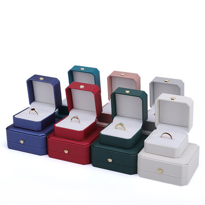 Caja de joyería de cuero de corona para Hanhong Brazaletes de oro personalizados Ahorros y colgantes