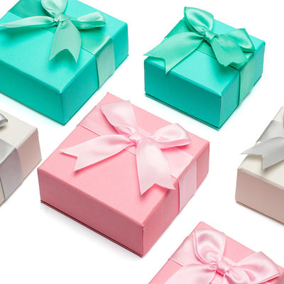 Hanhong Logotipo personalizado paquete de joyas para niñas aretes Mini papel de color de terciopelo caja de regalo
