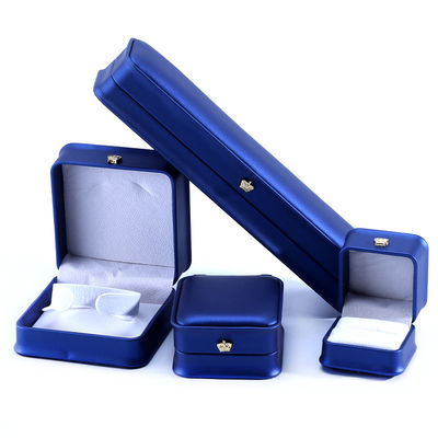 Logotipo personalizado PU cuero de corona de diseño de joyería caja de juego para el anillo de collar de pulsera azul