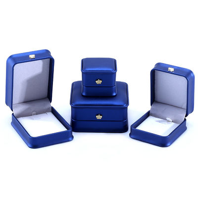 Logotipo personalizado PU cuero de corona de diseño de joyería caja de juego para el anillo de collar de pulsera azul