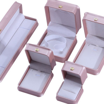 Lujo de la corona de oro diseño de pieles de joyería de PU caja de paquete para el anillo de collar de pulsera