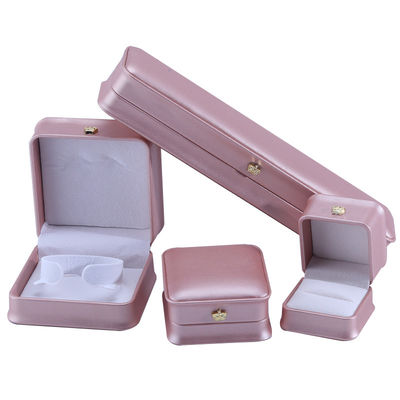 Lujo de la corona de oro diseño de pieles de joyería de PU caja de paquete para el anillo de collar de pulsera