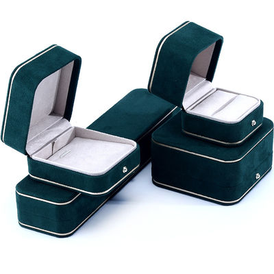 Tamaño personalizado y logotipo personalizado Caja de joyas de terciopelo verde para anillo de collar de pulsera