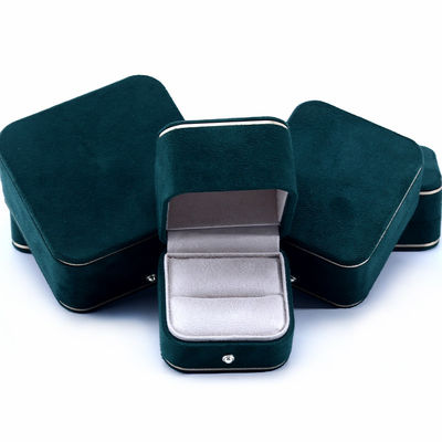 Tamaño personalizado y logotipo personalizado Caja de joyas de terciopelo verde para anillo de collar de pulsera