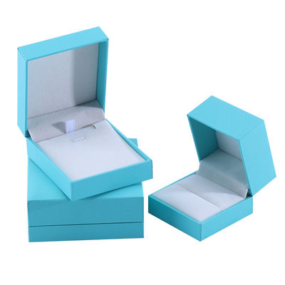 Fabricación al por mayor Caja de joyería de lujo personalizada de alta gama Collar Brazalete Aretes Anillo conjunto de joyas Embalaje papel de cartón azul cielo flip Caja de joyas con logotipo